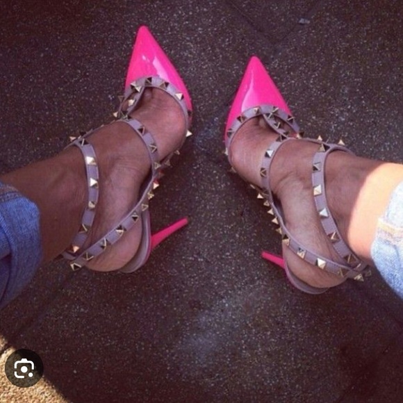 Valentino Garavani Fushia Pink Rockstud Heels - Picture 12 of 12